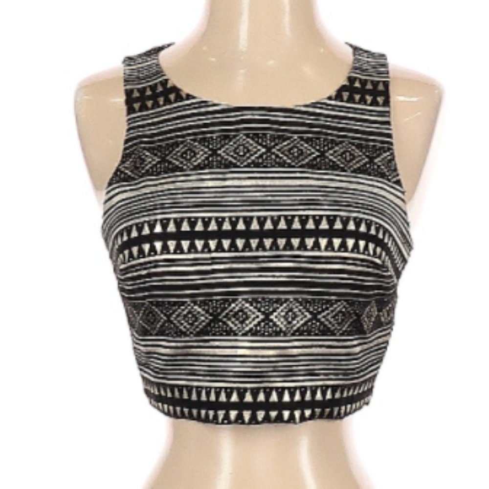 Eight Sixty Sleeveless Crop Top - Small